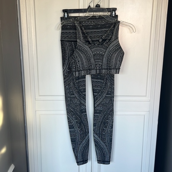 lululemon athletica Tops - Luluemon Sports Bra and Leggings Small